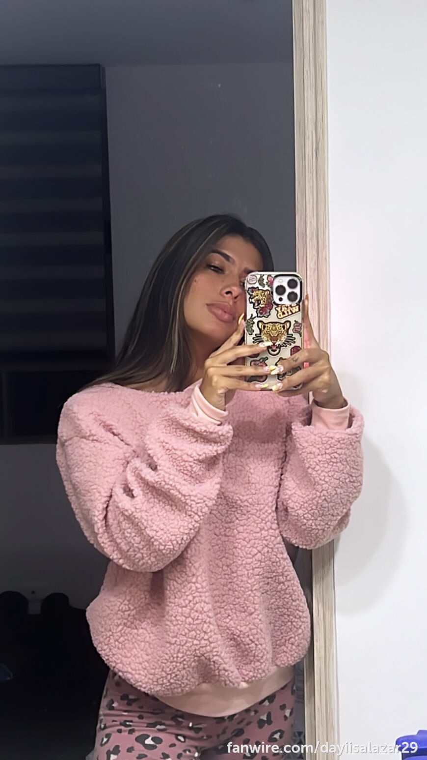 Good night 💋 I'll wait for you in my bed 1