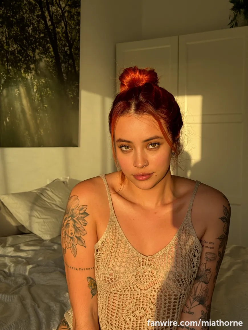 Beginning the week looking as cute as I can be, with a touch of sunlight 💋 1